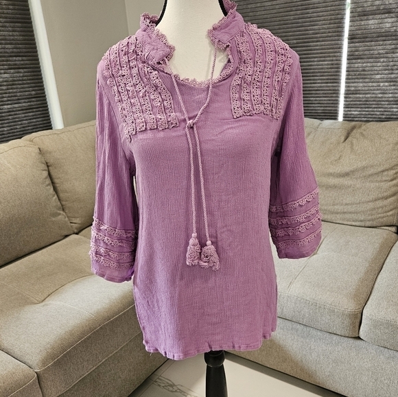 unbranded Tops - Lavender Lace-Trimmed Women's Top